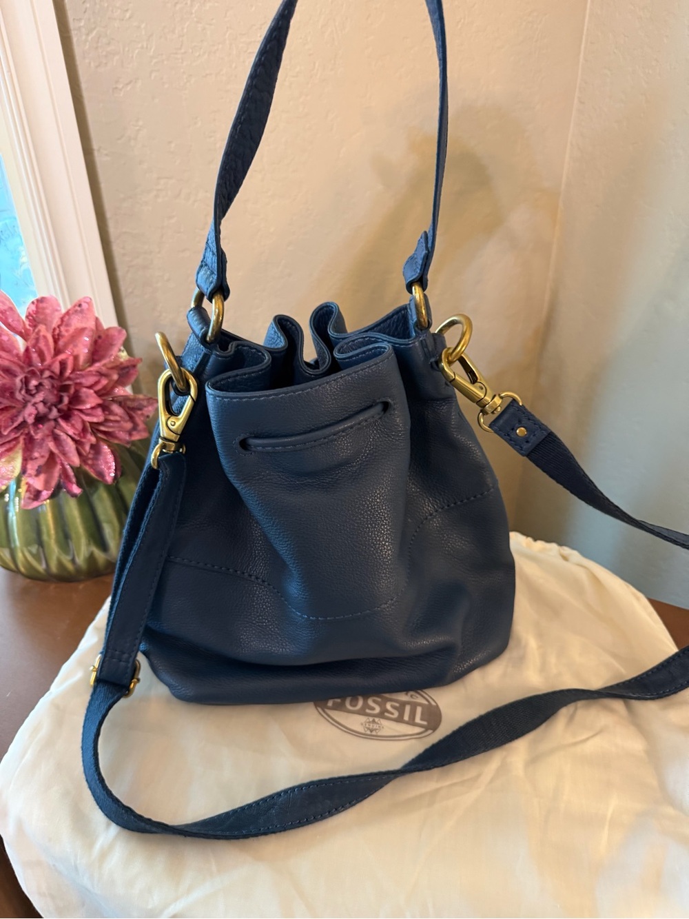 Fossil Navy Leather Drawstring Bucket Shoulder Bag - Picture 5 of 14